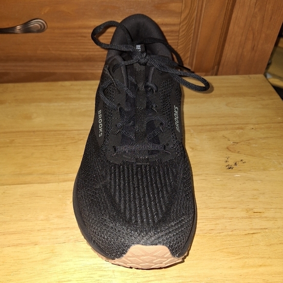 Brooks Revel 7 Men\'s Black Running Shoes In A Size 12.5D. New With A Flaw main image 14